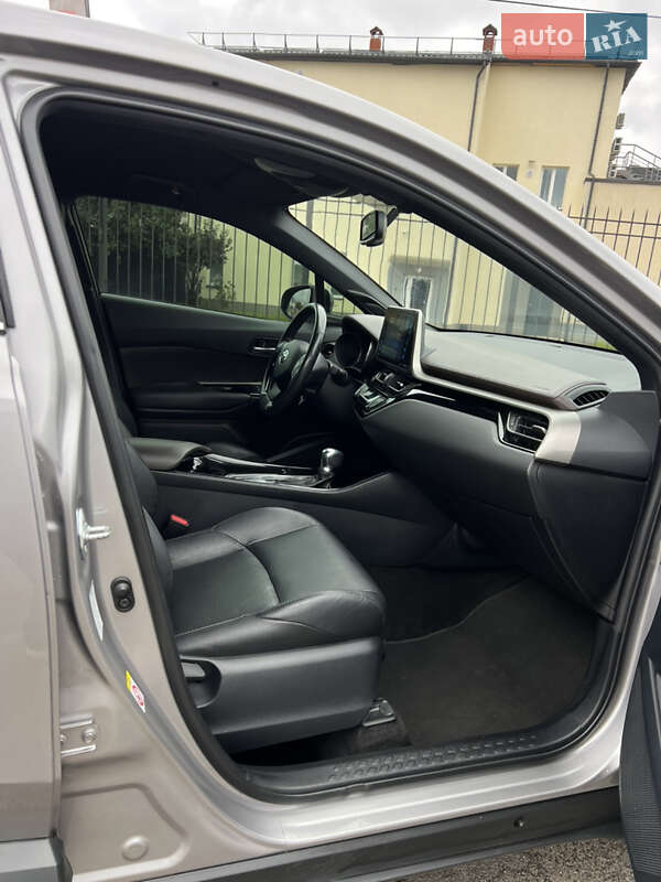 Внедорожник / Кроссовер Toyota C-HR 2017 в Киеве фото 24 Внедорожник / Кроссовер Toyota C-HR 2017 в Киеве