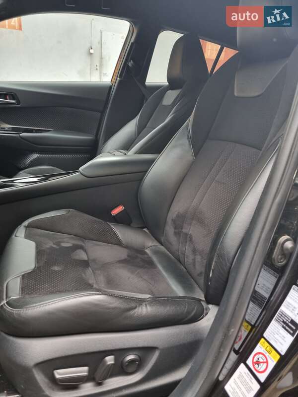 Внедорожник / Кроссовер Toyota C-HR 2019 в Житомире фото 15 Внедорожник / Кроссовер Toyota C-HR 2019 в Житомире