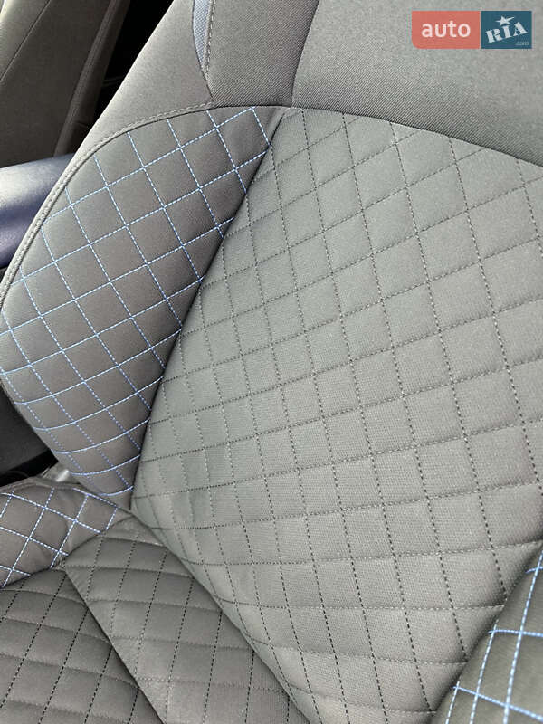 Внедорожник / Кроссовер Toyota C-HR 2020 в Киеве