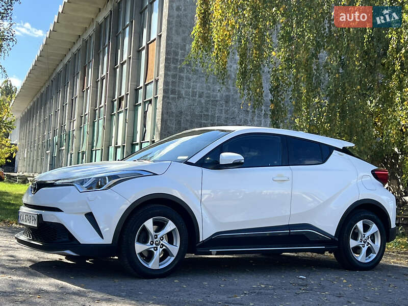 Внедорожник / Кроссовер Toyota C-HR 2018 в Киеве