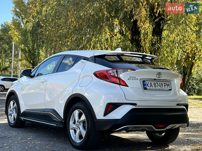 Внедорожник / Кроссовер Toyota C-HR 2018 в Киеве