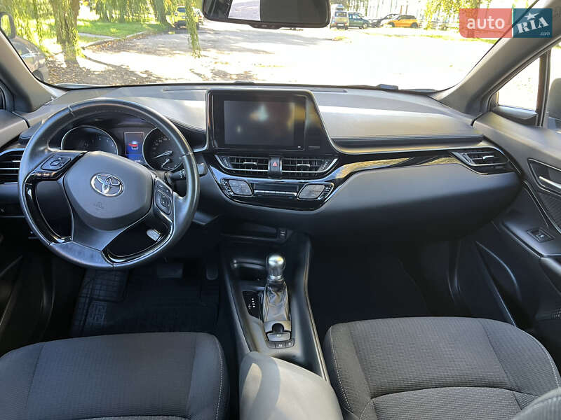 Внедорожник / Кроссовер Toyota C-HR 2018 в Киеве