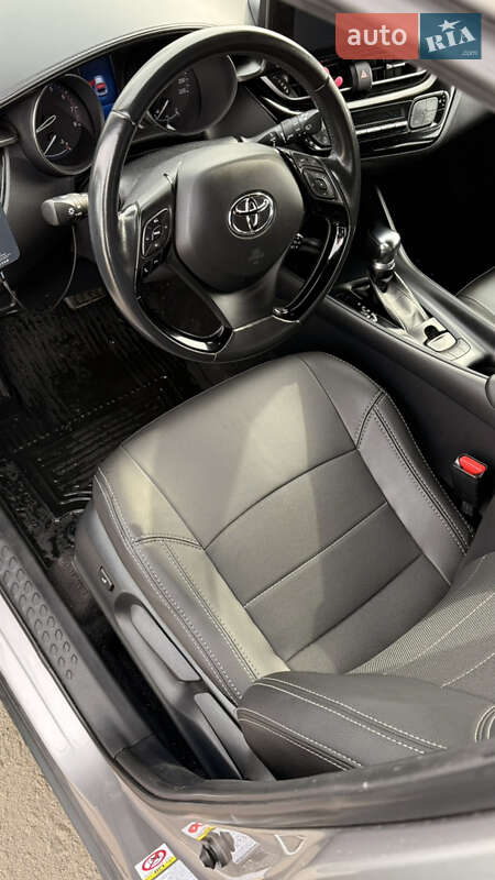 Позашляховик / Кросовер Toyota C-HR 2018 в Дніпрі