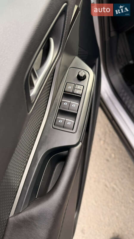 Позашляховик / Кросовер Toyota C-HR 2018 в Дніпрі