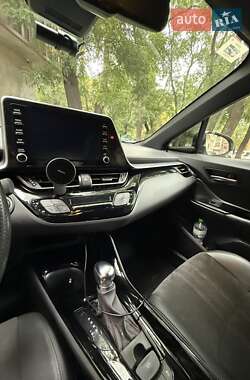Внедорожник / Кроссовер Toyota C-HR 2021 в 
