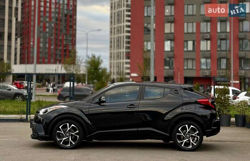 Внедорожник / Кроссовер Toyota C-HR 2017 в Киеве