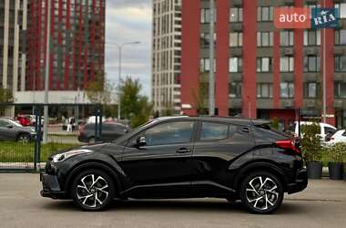 Внедорожник / Кроссовер Toyota C-HR 2017 в 