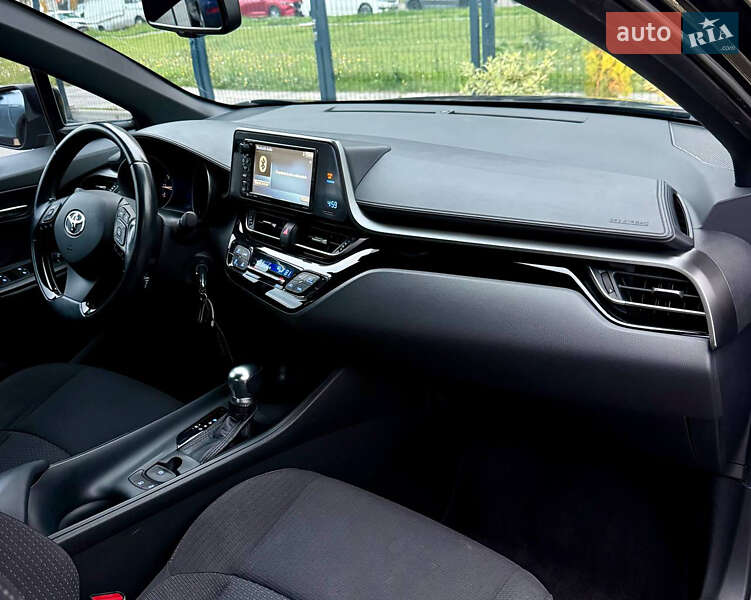 Внедорожник / Кроссовер Toyota C-HR 2017 в Киеве