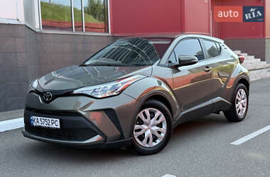 Внедорожник / Кроссовер Toyota C-HR 2021 в 