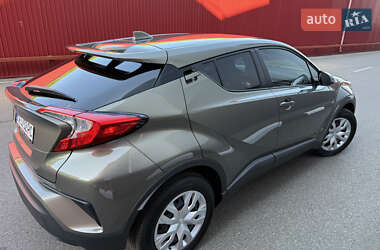 Внедорожник / Кроссовер Toyota C-HR 2021 в 