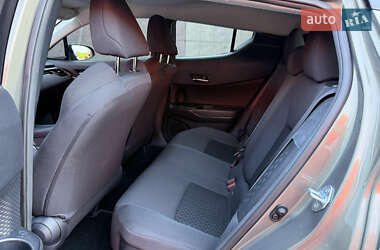 Внедорожник / Кроссовер Toyota C-HR 2021 в 