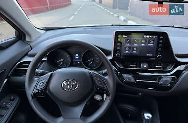 Внедорожник / Кроссовер Toyota C-HR 2021 в 