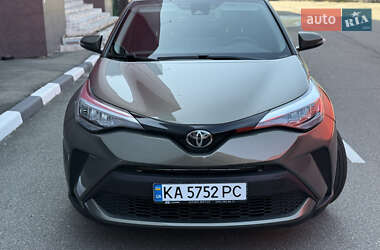 Внедорожник / Кроссовер Toyota C-HR 2021 в 