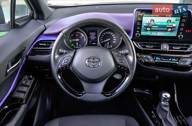 Внедорожник / Кроссовер Toyota C-HR 2020 в 