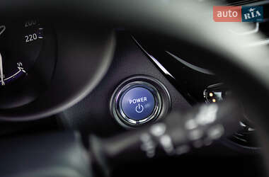 Внедорожник / Кроссовер Toyota C-HR 2020 в 