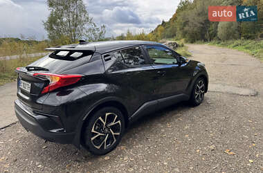 Внедорожник / Кроссовер Toyota C-HR 2018 в 