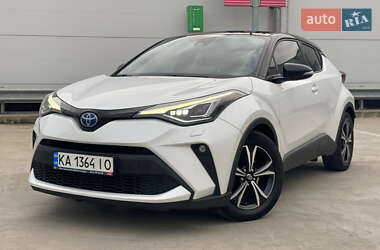 Внедорожник / Кроссовер Toyota C-HR 2022 в 