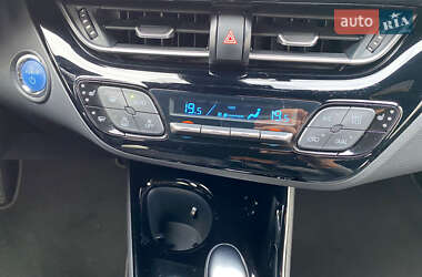 Внедорожник / Кроссовер Toyota C-HR 2022 в 