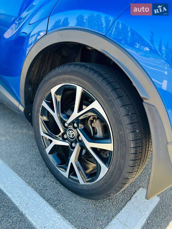 Позашляховик / Кросовер Toyota C-HR 2017 в Києві