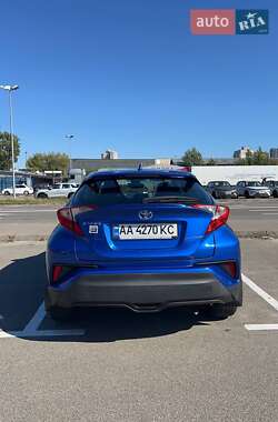 Внедорожник / Кроссовер Toyota C-HR 2017 в 
