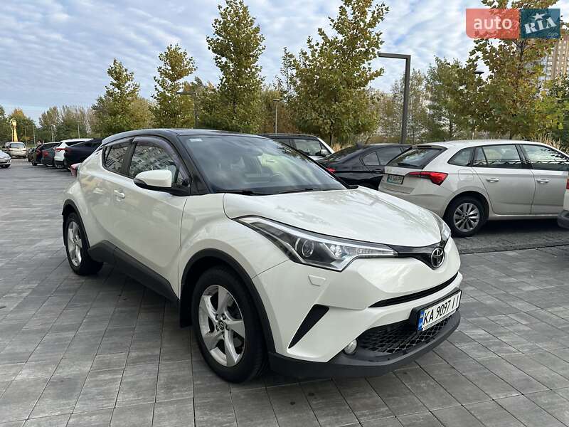 Внедорожник / Кроссовер Toyota C-HR 2016 в Киеве