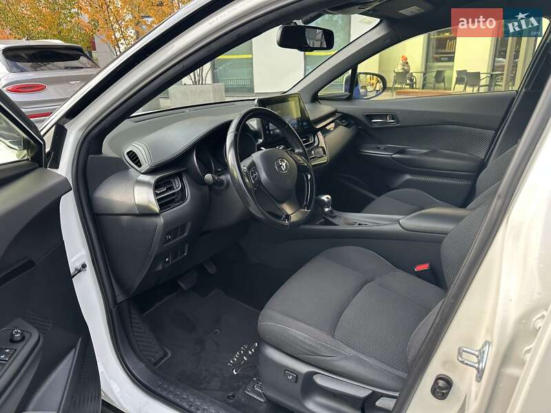 Внедорожник / Кроссовер Toyota C-HR 2016 в Киеве