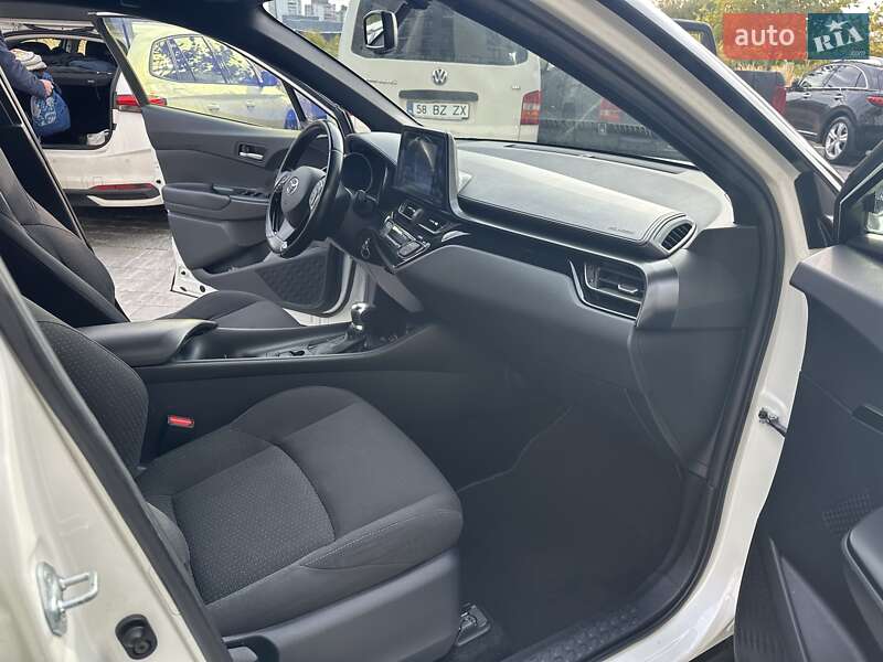 Внедорожник / Кроссовер Toyota C-HR 2016 в Киеве