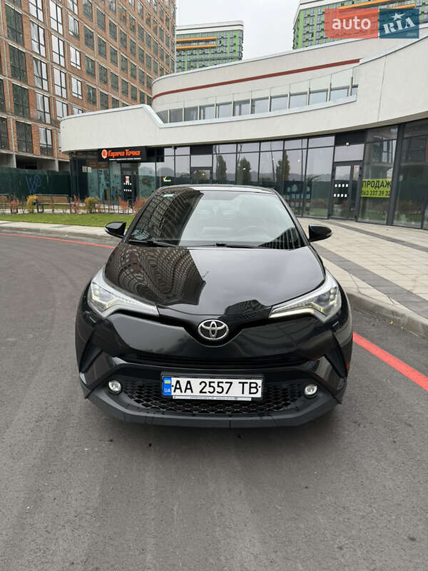 Внедорожник / Кроссовер Toyota C-HR 2018 в Киеве фото 4 Внедорожник / Кроссовер Toyota C-HR 2018 в Киеве