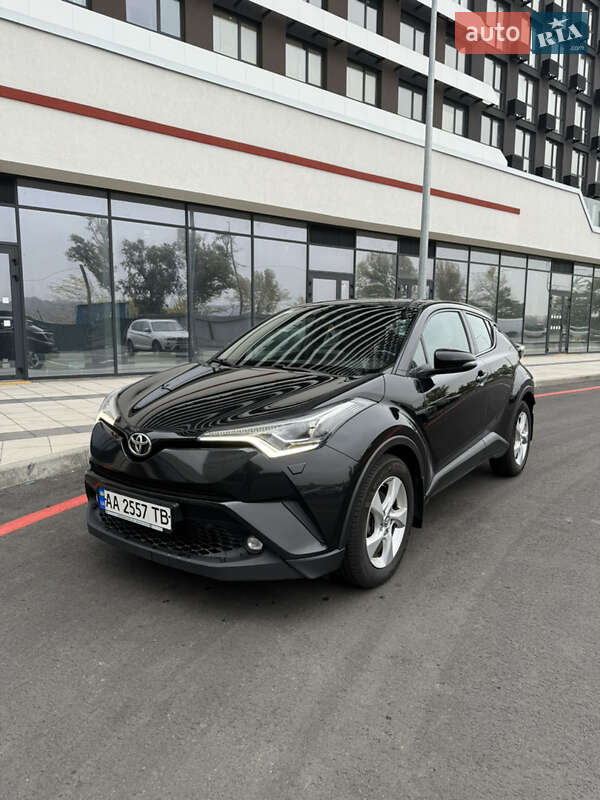 Внедорожник / Кроссовер Toyota C-HR 2018 в Киеве фото 6 Внедорожник / Кроссовер Toyota C-HR 2018 в Киеве