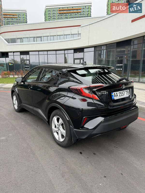 Внедорожник / Кроссовер Toyota C-HR 2018 в Киеве фото 11 Внедорожник / Кроссовер Toyota C-HR 2018 в Киеве