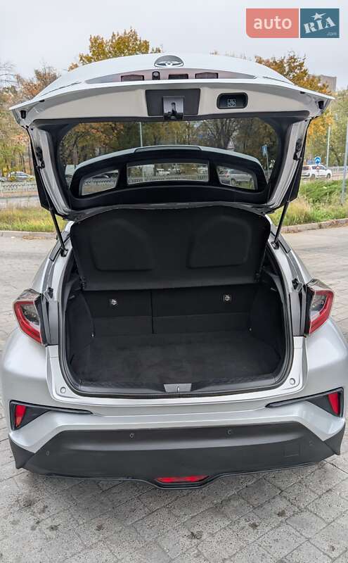 Внедорожник / Кроссовер Toyota C-HR 2019 в Киеве фото 10 Внедорожник / Кроссовер Toyota C-HR 2019 в Киеве