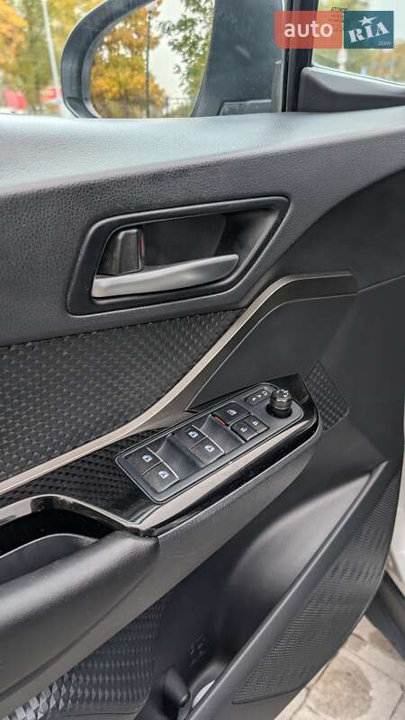 Внедорожник / Кроссовер Toyota C-HR 2019 в Киеве фото 14 Внедорожник / Кроссовер Toyota C-HR 2019 в Киеве