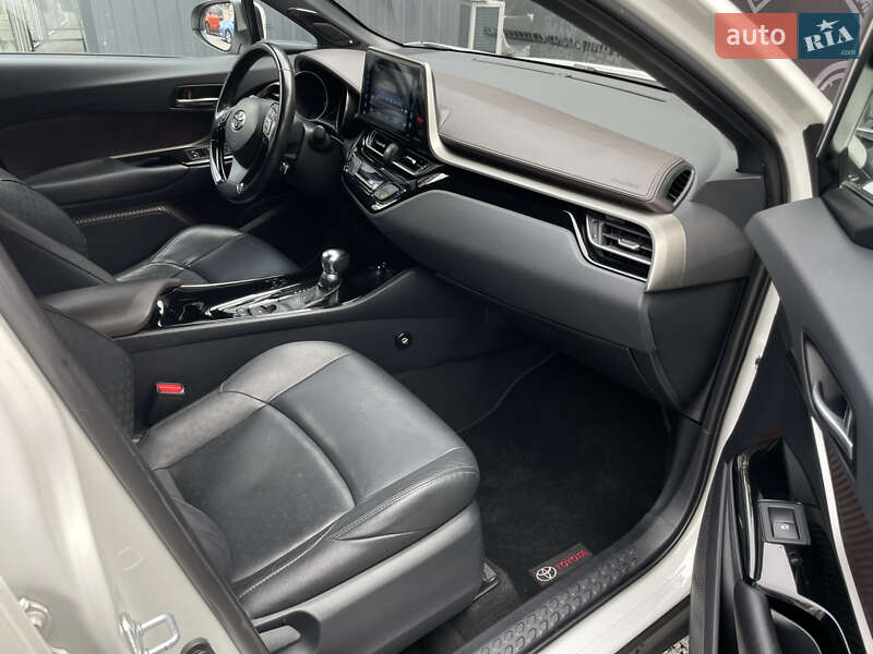 Внедорожник / Кроссовер Toyota C-HR 2018 в Киеве