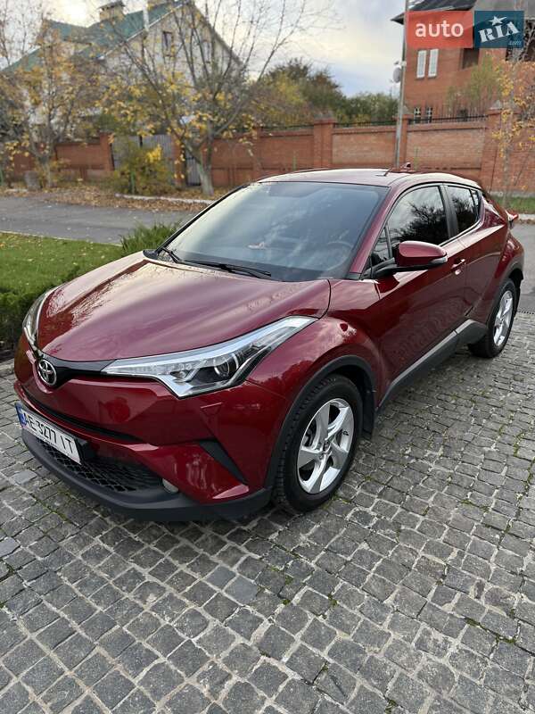 Позашляховик / Кросовер Toyota C-HR 2018 в Дніпрі фото 2 Позашляховик / Кросовер Toyota C-HR 2018 в Дніпрі