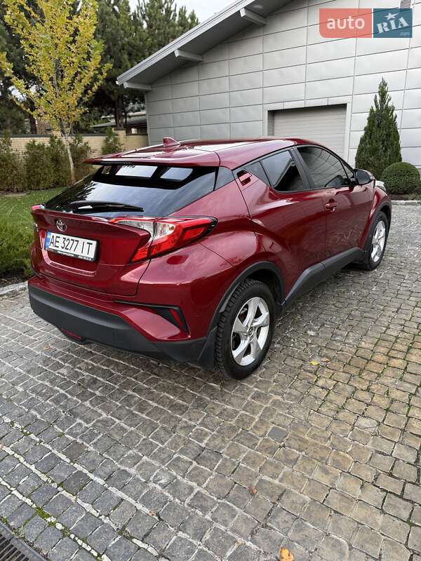 Позашляховик / Кросовер Toyota C-HR 2018 в Дніпрі фото 6 Позашляховик / Кросовер Toyota C-HR 2018 в Дніпрі