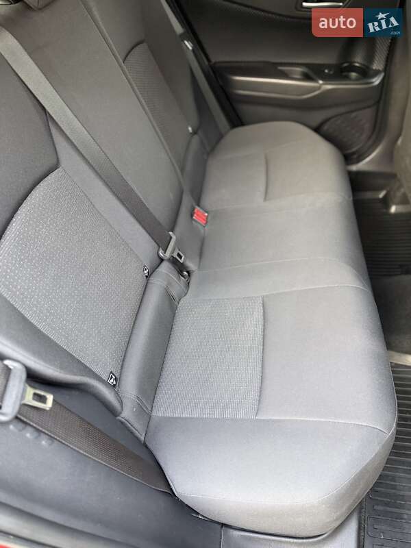 Позашляховик / Кросовер Toyota C-HR 2018 в Дніпрі фото 11 Позашляховик / Кросовер Toyota C-HR 2018 в Дніпрі