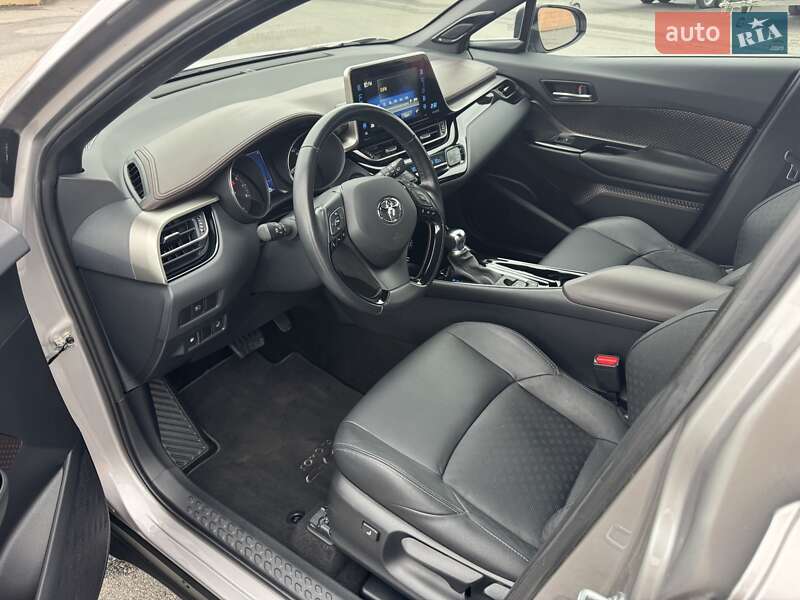 Позашляховик / Кросовер Toyota C-HR 2019 в Дніпрі фото 12 Позашляховик / Кросовер Toyota C-HR 2019 в Дніпрі