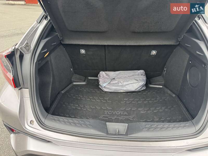Позашляховик / Кросовер Toyota C-HR 2019 в Дніпрі фото 11 Позашляховик / Кросовер Toyota C-HR 2019 в Дніпрі
