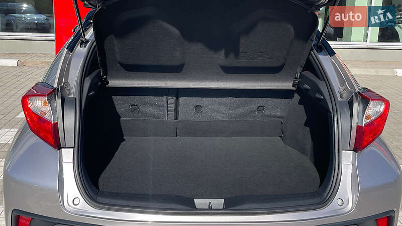 Позашляховик / Кросовер Toyota C-HR 2016 в Запоріжжі