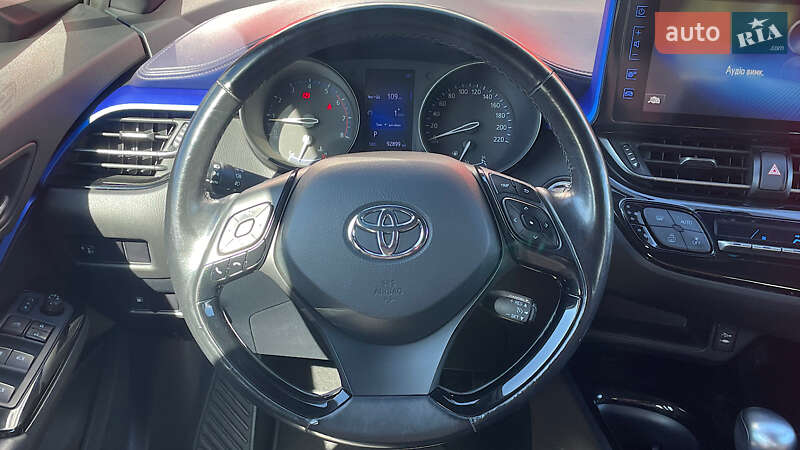 Позашляховик / Кросовер Toyota C-HR 2016 в Запоріжжі
