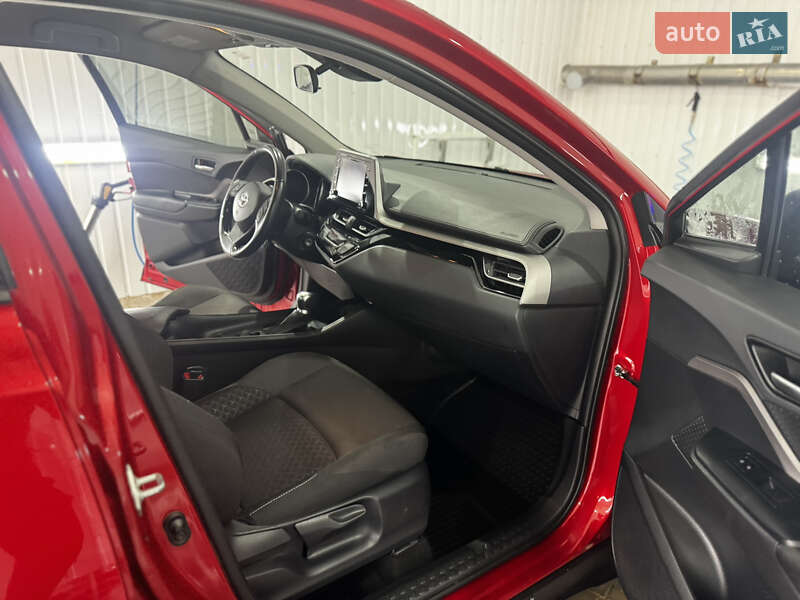 Внедорожник / Кроссовер Toyota C-HR 2020 в Валках фото 16 Внедорожник / Кроссовер Toyota C-HR 2020 в Валках
