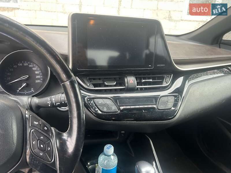 Внедорожник / Кроссовер Toyota C-HR 2016 в Львове