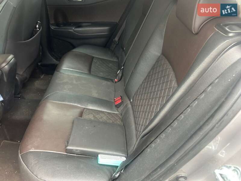 Внедорожник / Кроссовер Toyota C-HR 2016 в Львове