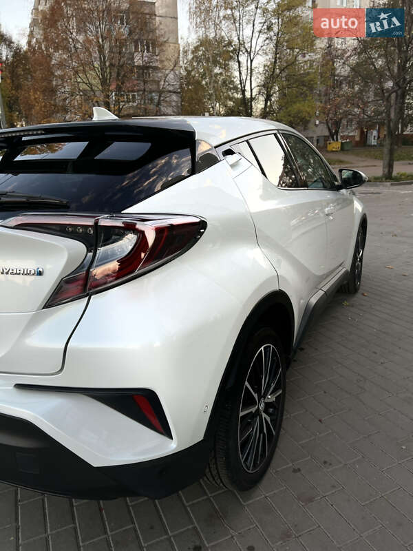 Позашляховик / Кросовер Toyota C-HR 2018 в Києві