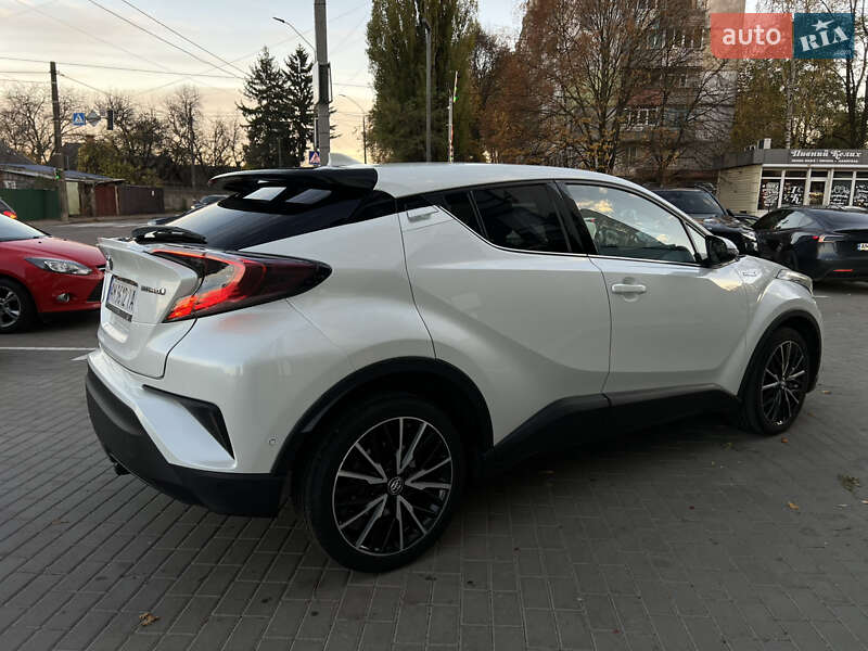 Позашляховик / Кросовер Toyota C-HR 2018 в Києві