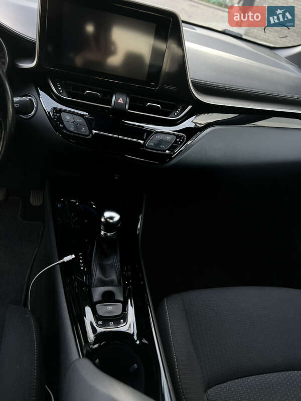 Позашляховик / Кросовер Toyota C-HR 2018 в Києві