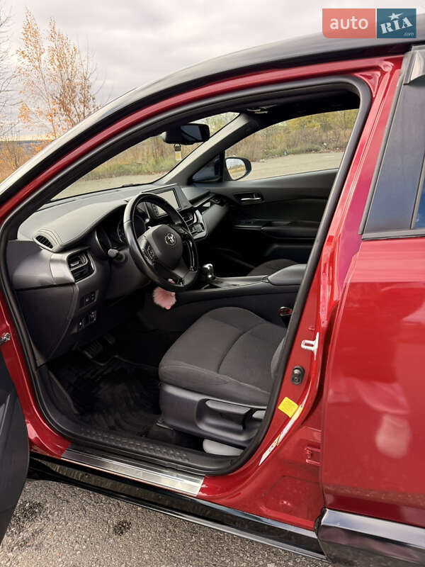 Внедорожник / Кроссовер Toyota C-HR 2017 в Киеве фото 15 Внедорожник / Кроссовер Toyota C-HR 2017 в Киеве