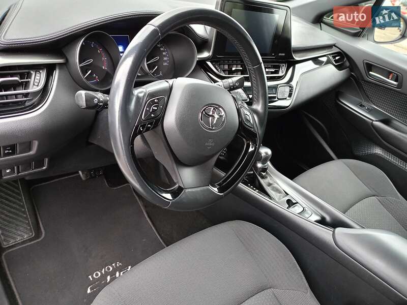 Позашляховик / Кросовер Toyota C-HR 2018 в Києві
