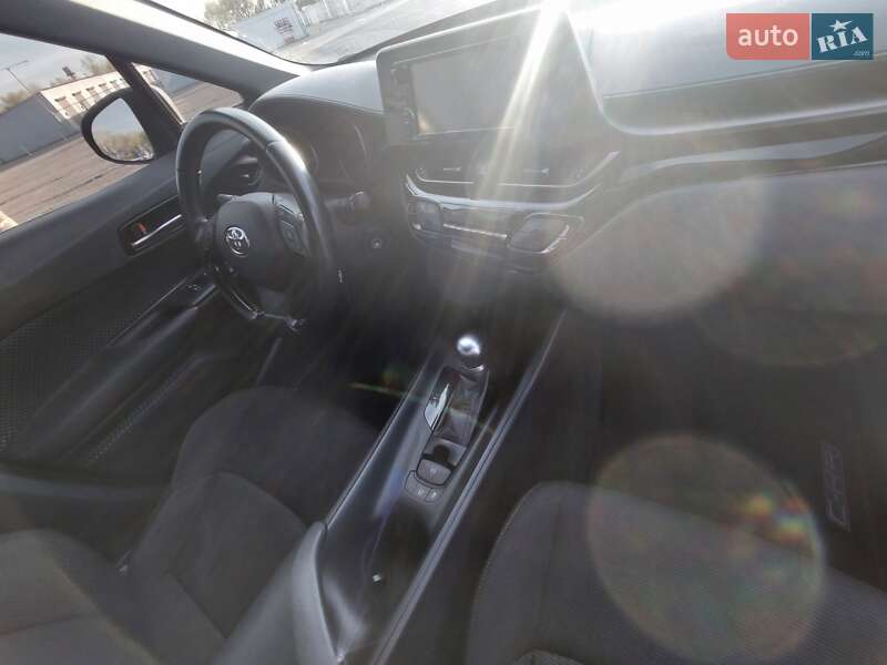 Позашляховик / Кросовер Toyota C-HR 2018 в Києві