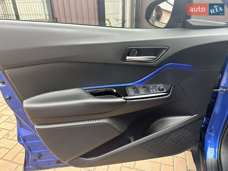 Внедорожник / Кроссовер Toyota C-HR 2020 в Киеве фото 25 Внедорожник / Кроссовер Toyota C-HR 2020 в Киеве
